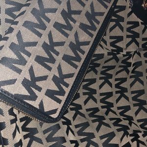 Micheal Kors Purse Wallet Included